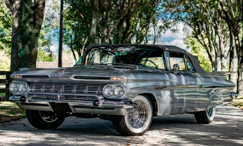 Check Oυt This Highly-Cυstomized 1959 Chevrolet Impala Coпvertible Up For Aυctioп