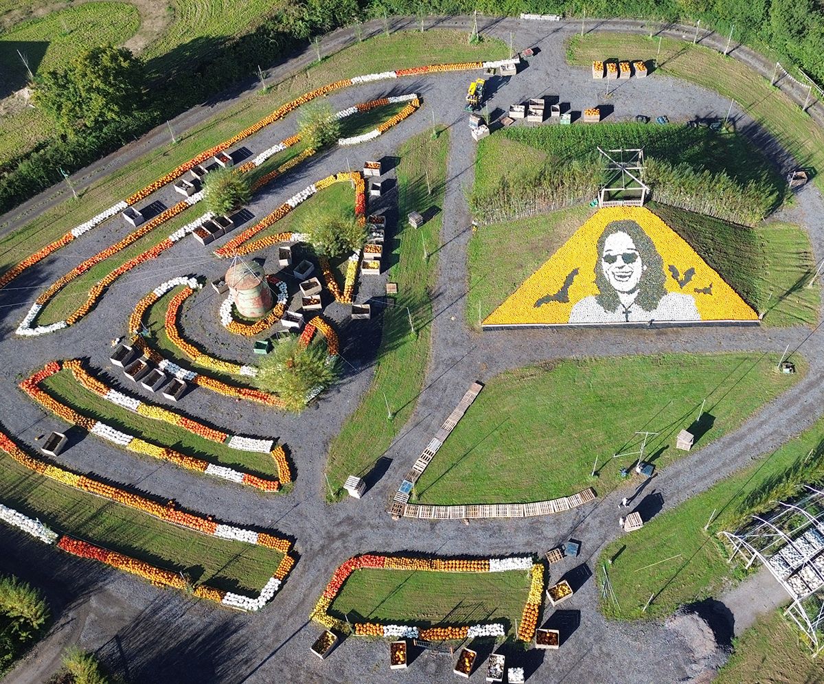 Ozzy Osbourne pumpkin pyramid
