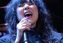 Ann Wilson singing Alone with Heart at the Royal Albert Hall