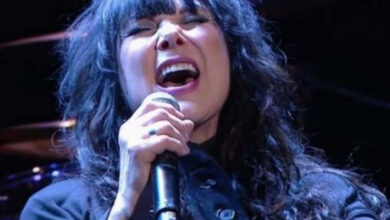 Ann Wilson singing Alone with Heart at the Royal Albert Hall