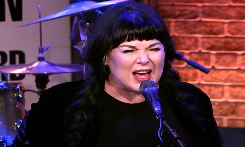 Ann Wilson sings into a microphone during Heart’s performance on The Howard Stern Show