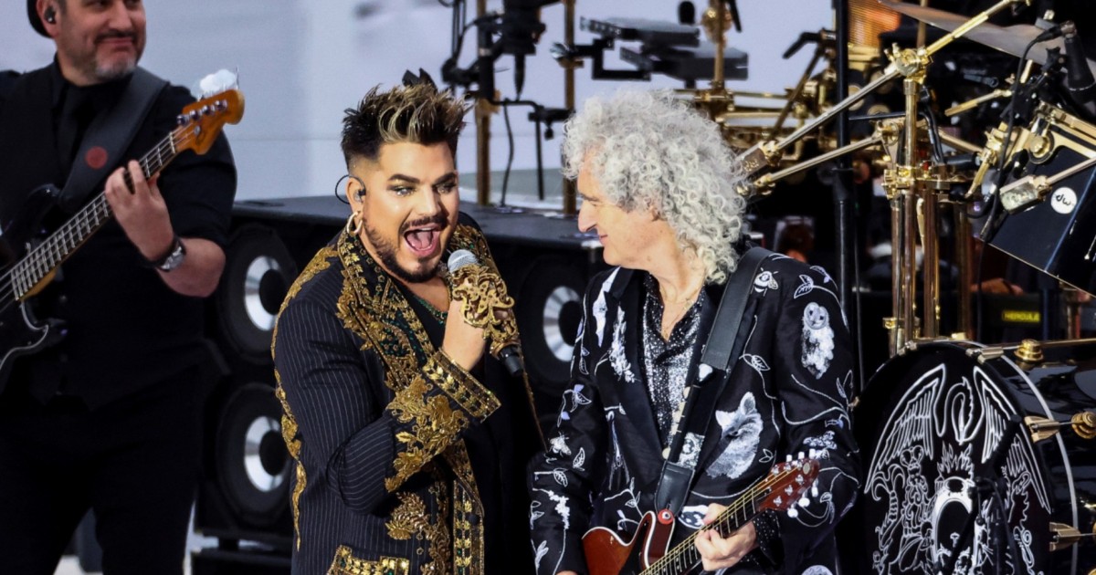 Adam Lambert singing beside Brian May on guitar at Queen’s 2022 Platinum Jubilee performance.