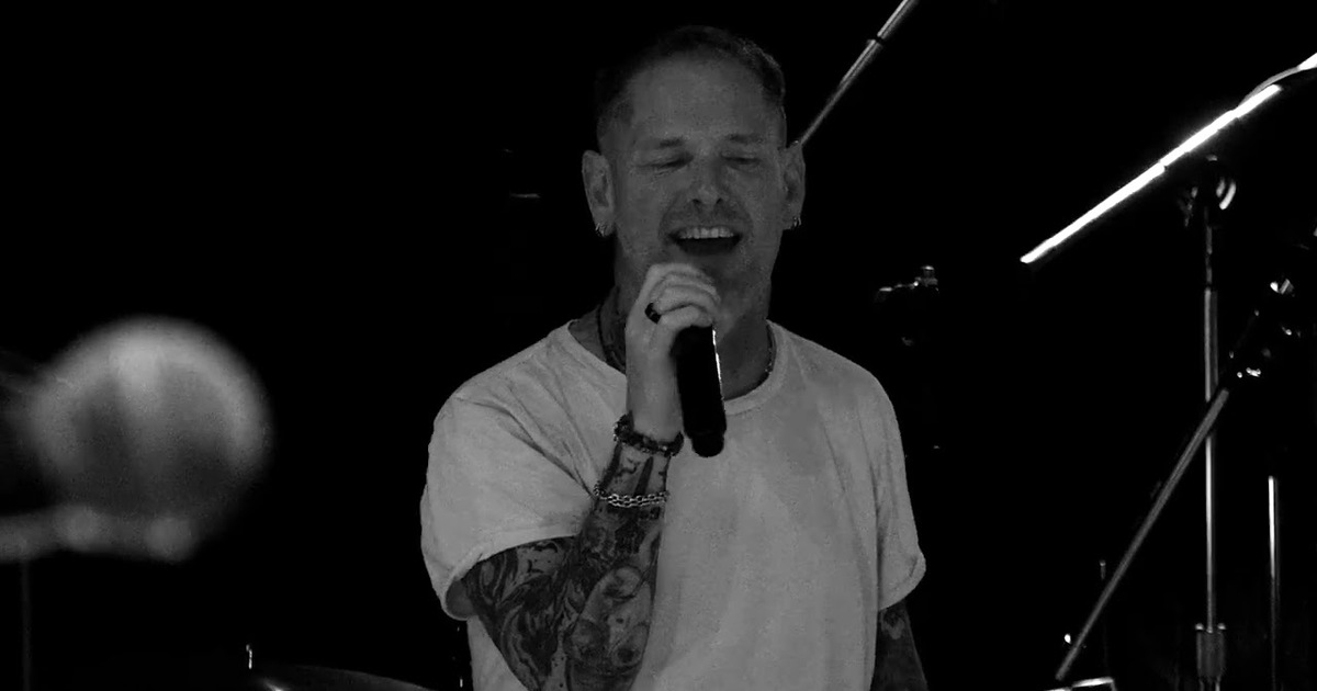 Corey Taylor singing War Pigs in the professionally filmed Sound & Vision performance.
