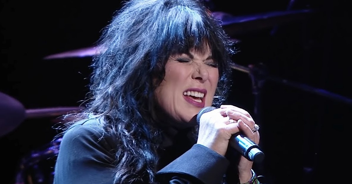 Ann Wilson singing What About Love with Heart and the Royal Philharmonic Orchestra at Royal Albert Hall
