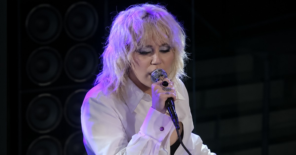 Miley Cyrus singing Nothing Else Matters on The Howard Stern Show.