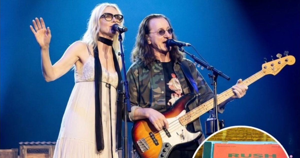 Aimee Mann singing beside Geddy Lee during Rush’s Time Stand Still performance